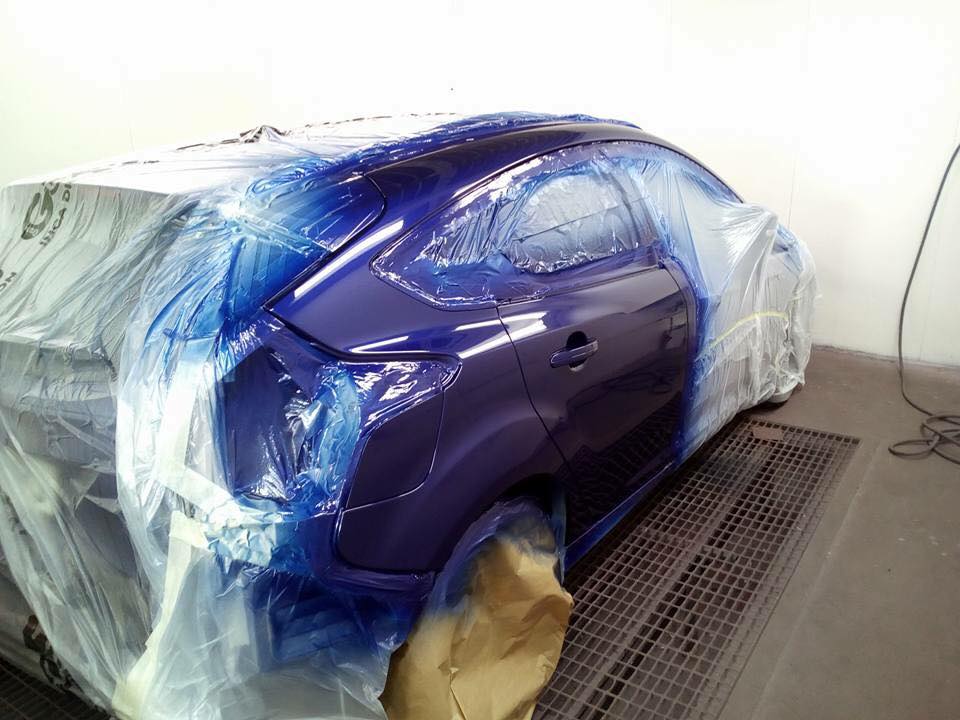 Taller Conccertado Salamanca coche en cabina pintura 3