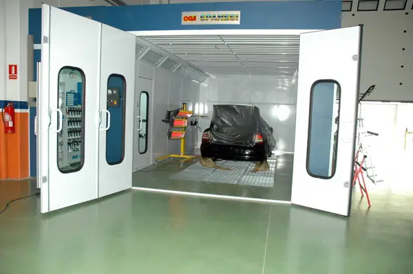 pintar coche la garrotxa coche en cabina