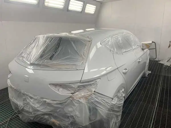 pintar-coche-montserrat-coche-en-cabina