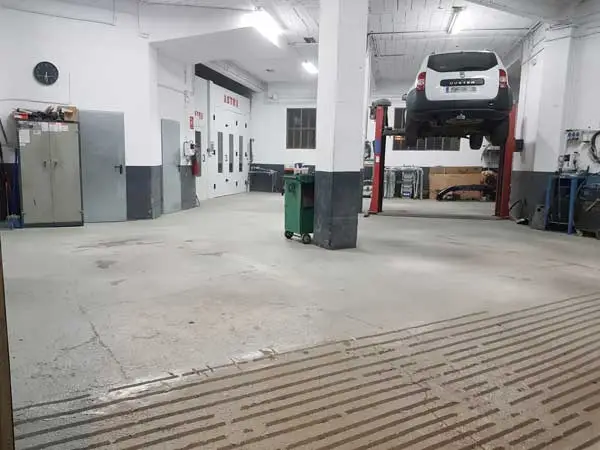 pintar-coche-vall-de-llemena-interior-taller