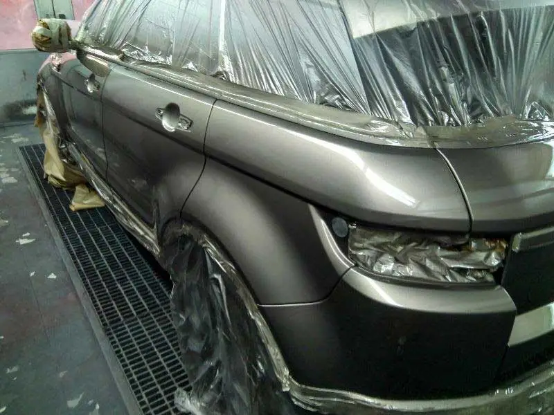 pintar-coche-alba-de-tormes-coche-en-cabina-2