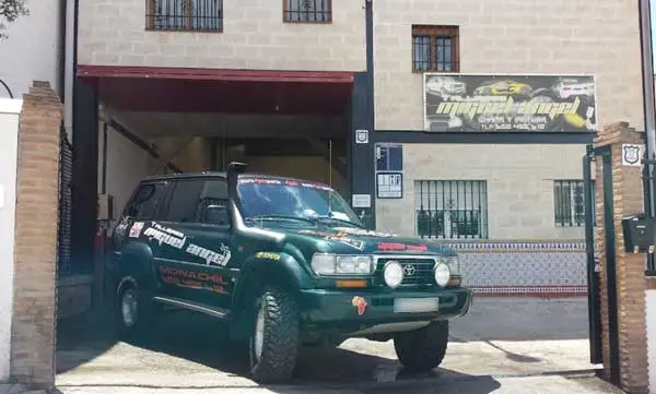pintar-coche-monachil-coche-en-entrada