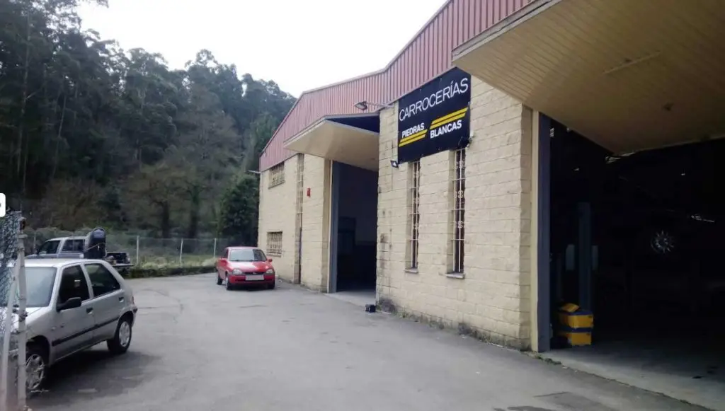 pintar-coche-piedras-blancas-fachada