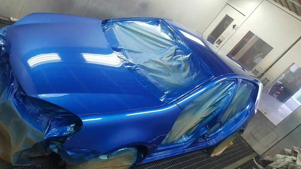 pintar-coche-salteras-coche-en-cabina