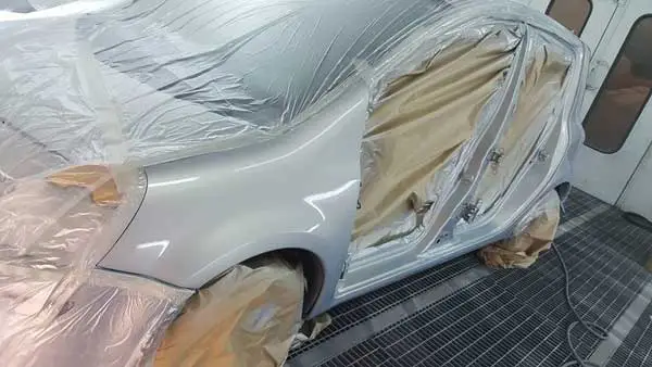 pintar-coche-santorcaz-coche-en-cabina