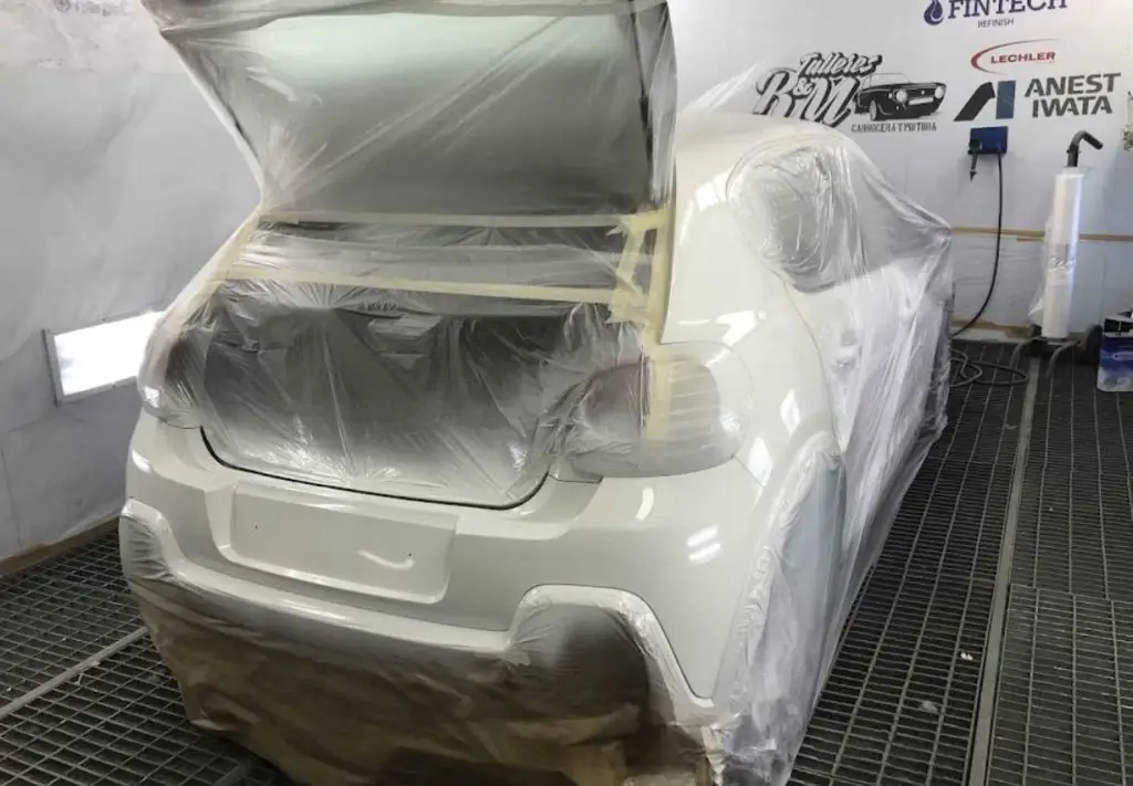 pintar-coche-tocina-coche-en-cabina-3